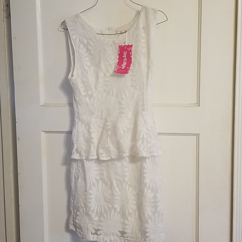 Size L white lace dress.